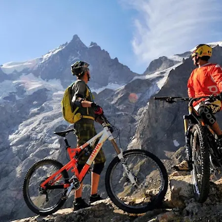 La Cachette Cyclists & Skiers * Le Bourg-dʼOisans