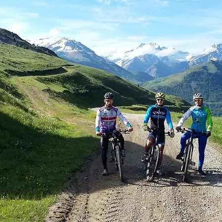 La Cachette Cyclists & Skiers *