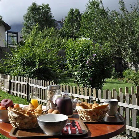 La Cachette Cyclists & Skiers * Le Bourg-dʼOisans